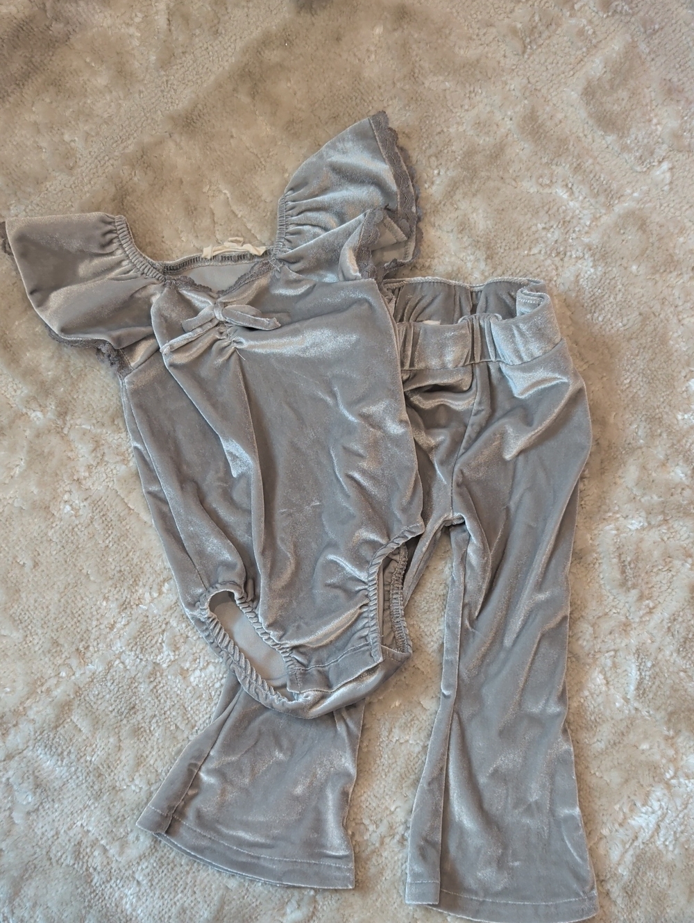 Jessica Simpson Light Gray Velvet Flutter-Sleeve Bodysuit & Flared Pants Set